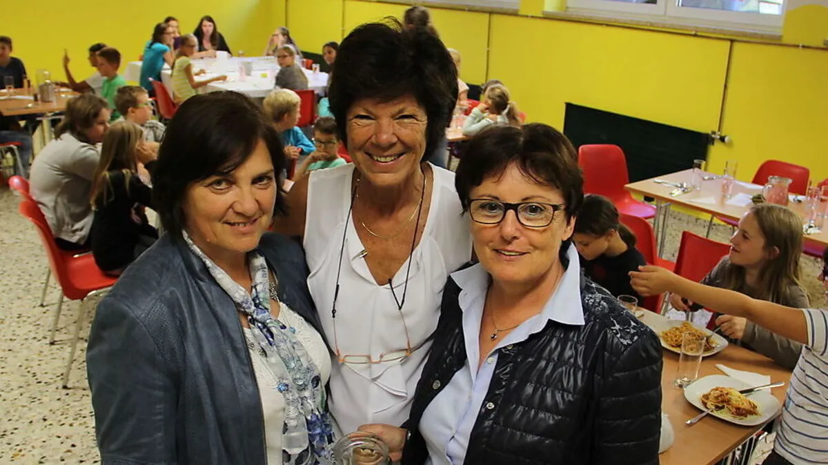 Margit Ergert (Mitte) mit Maria Wirnsberger und Ingeborg Noggler (rechts)