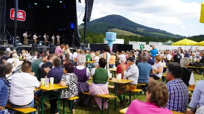 Erst „Alpenbarbie“, dann Oberkrainer: Auf der Teichalm wurde ein musikalisches Wochenende am Sonntag schwungvoll fortgesetzt.