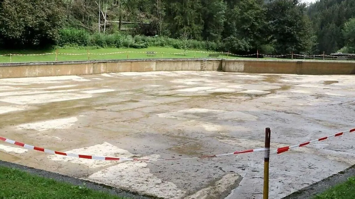 Die Liegewiese und das Becken des Badeteiches bleiben heuer leer