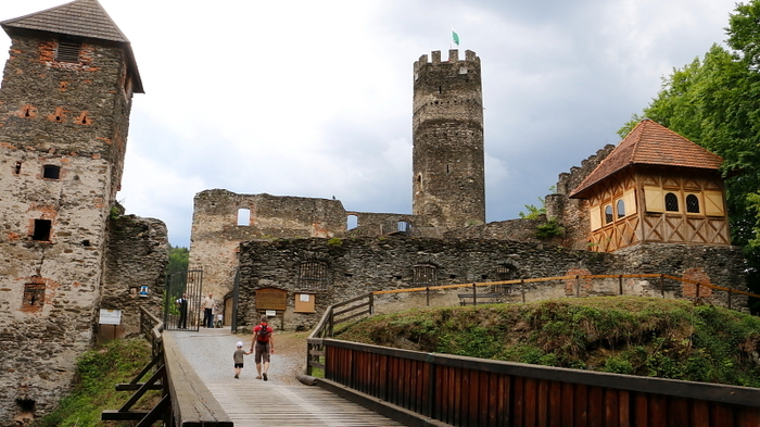Seit 20 Jahren wird die Burgruine Krems vom Verein Licht im Leben (Obmann Alois Volgger) und dem Burgenverein Krems (Obmann Ernst Lasnik) vorbildlich instand gesetzt.