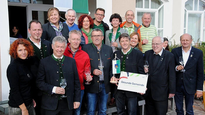 Seit Montag darf sich die Gemeinde St. Veit mit einem neuen Wappen schmücken. Nach der traditionellen Sternwanderung fand am Mittwoch in Weinburg der Festakt statt, der das Wappen amtlich werden ließ. 