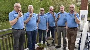 Abordnung der Pertlsteiner Pfeifenrunde: Alois Neumeister (Obmann Kulturverein), Franz Obenauf, Franz Müller, Franz Tappauf, Walter Eckert, Bernhard Kniely (Obmann Pfeifenrunde)