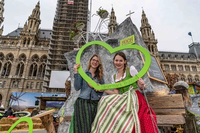 Mit viel Charme und bester Kulinarik werden die Wiener Urlaubsstammgäste und Steiermark-Touristen in spe eingekocht