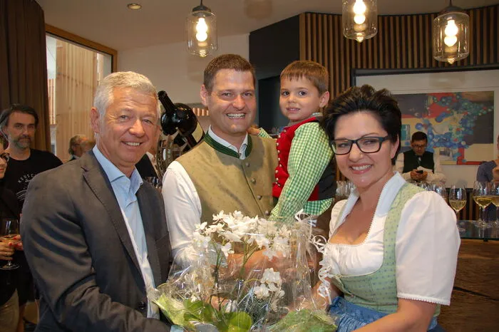 Moderiert von Gregor Waltl sprachen am Podium Landtagsabgeordneter Peter Tschernko, Johann Spreitzhofer von der WKO, Bezirkshauptmann Manfred Walch und Bürgermeister Martin Wratschko. Weitere Ehrengäste waren WK-Obmann für Gastronomie Klaus Friedl, WK-Regionalstellenleiter Josef Majcan und Vizebürgermeister Hannes Zweytick.