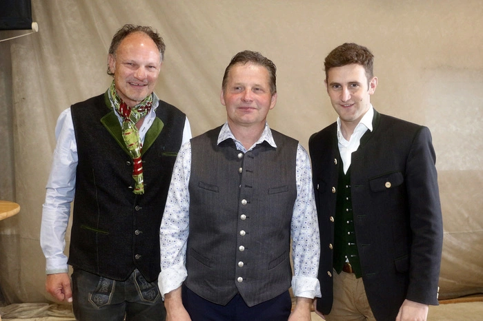 Der Verein "Aroniahof und bäuerliche Köstlichkeiten" mit Obmann Franz Kober...