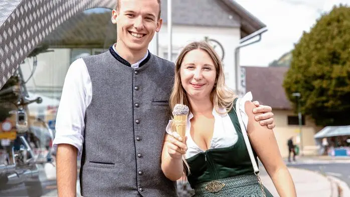 Strahlende Gesichter beim vor dem Kuchlerwirt