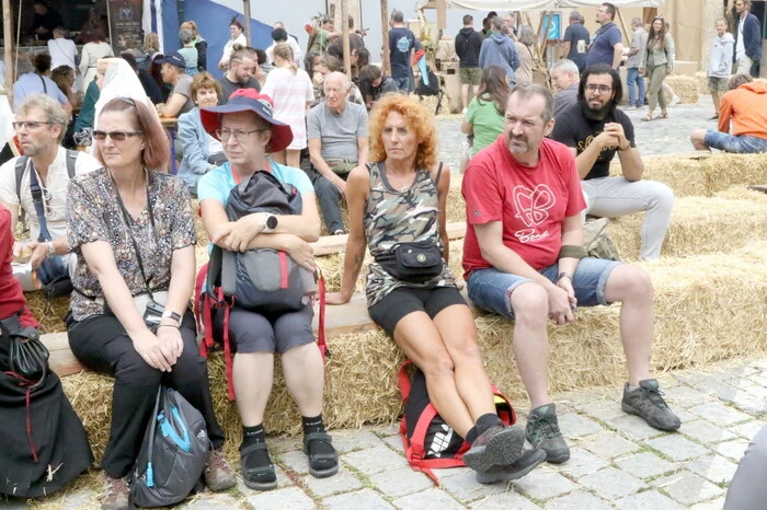 Auch wenn das Wetter nicht so richtig mitspielte: Nicht nur aus Kärnten waren die Besucher angereist, um für ein paar Stunden in eine längst vergangene Zeit einzutauchen und das Mittelalter zu erleben. 