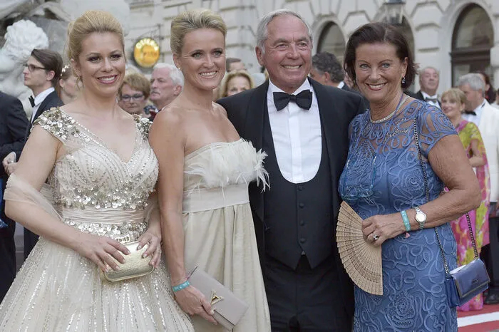 Sopranistin Daniela Fally, Alexandra Meissnitzer, Karl Schranz mit Gattin.