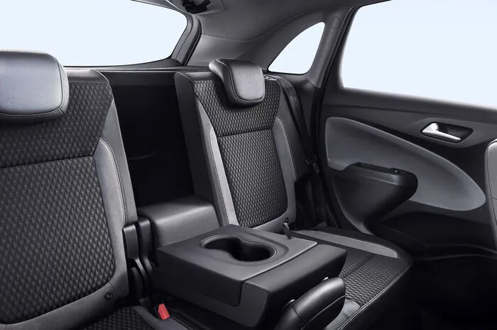 Für Fahrer und Beifahrer sind die vielfach ausgezeichneten, von der Aktion Gesunder Rücken e.V. (AGR) zertifizierten Ergonomie-Sitze erhältlich.