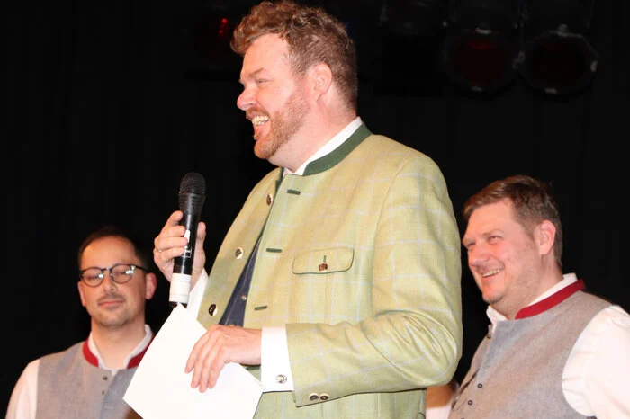 Durch den Jubiläumsabend führte der sehr lustige Moderator Simon Mösslacher. 