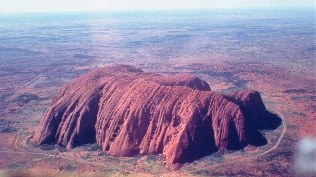 Auf Australiens &quot;Heiligen Berg&quot;, den Uluru oder Ayers Rock, dürfen künftig keine Touristen mehr klettern