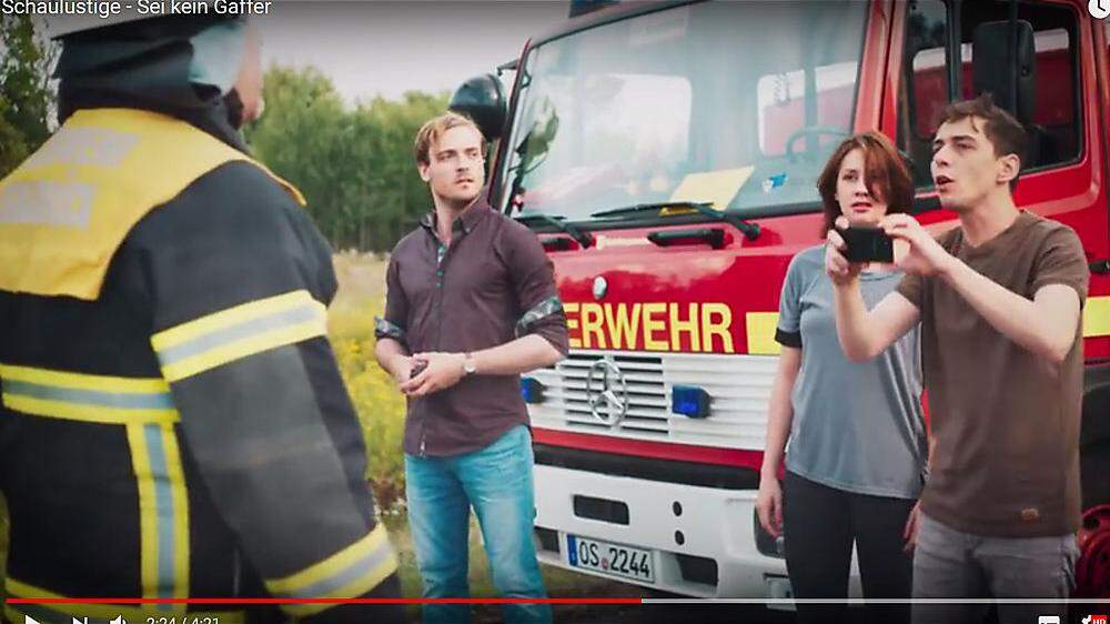 „Schaulustige“, ein von der Sparkasse Osnabrück geförderter Kurzfilm, ist ein Filmprojekt mit der Freiwilligen Feuerwehr Osnabrück, dem Bürgerverein Wüste e.V. und den Filmemachern Elena Walter und Emanuel Zander-Fusillo von der Blickfänger GbR.
