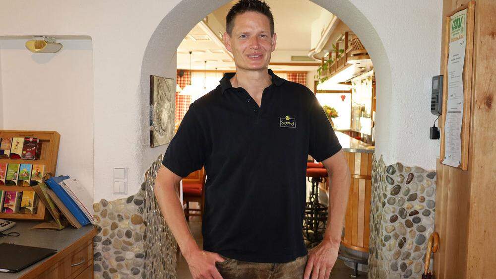 Markus Rainer, Wirt im Gasthaus Sonnhof in St. Veit, hofft, dass durch die Maßnahmen die Gastronomie wieder dauerhaft offen bleiben kann
