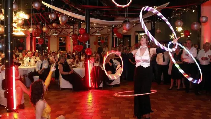Wehrkommandant Josef Probst, Direktorin Melanie Franke und Bereichsfeuerwehrkommandant Gerald Derkitsch freuten sich beim heurigen Ballhighlight wieder eine Vielzahl an Hotelgästen, Kameraden und Freunde des Hauses begrüßen zu dürfen. 