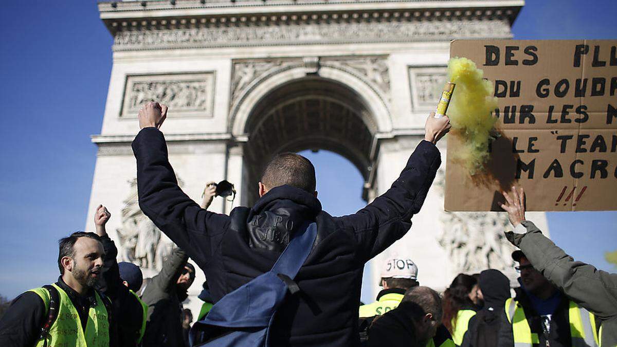 Die Sozialbewegung fordert den Rücktritt von Präsident Emmanuel Macron und eine Abkehr von seinem Reformkurs