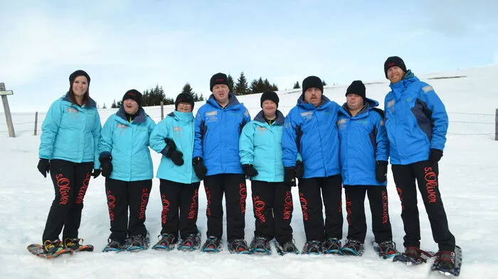In der ganzen Region - hier auf der Sommeralm - trainieren die sechs Athleten der Tageswerkstätte Pöllau der Lebenshilfe Hartberg mit ihren Trainern Romana Ganster und Marcus Grandits mit ihren Schneeschuhen.