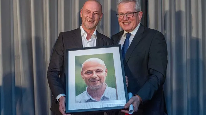 Erhielt den Sonderpreis der Redaktion: Roland Fink, Gründer und Geschäftsführer von Niceshops mit Kleine-Geschäftsführer Thomas Spann.
