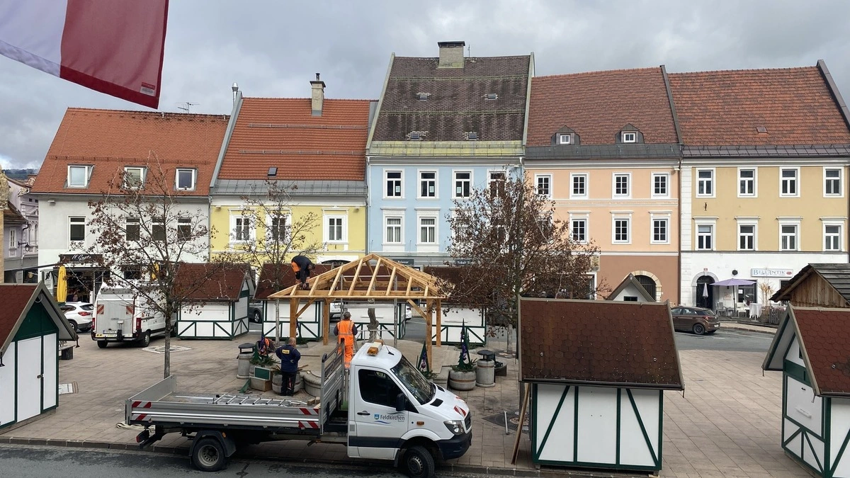 In Feldkirchen wird für den Weihnachtsmarkt aufgebaut
