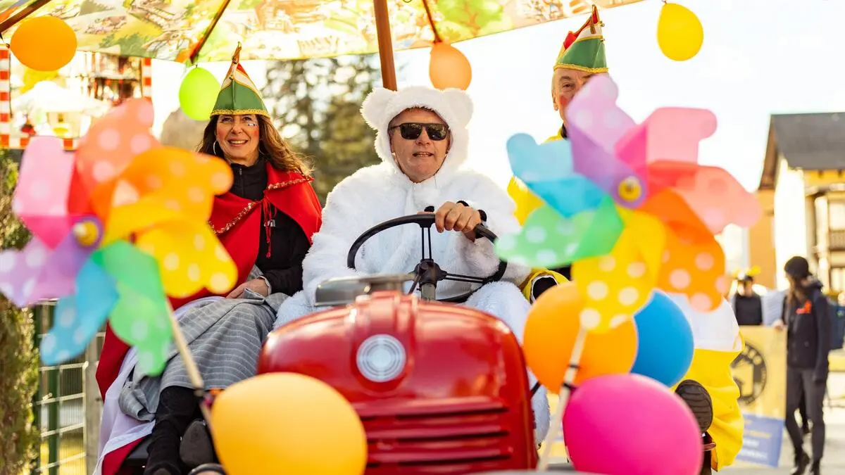 Ob zu Fuß oder auf dem Traktor: Alles Fasching! 
