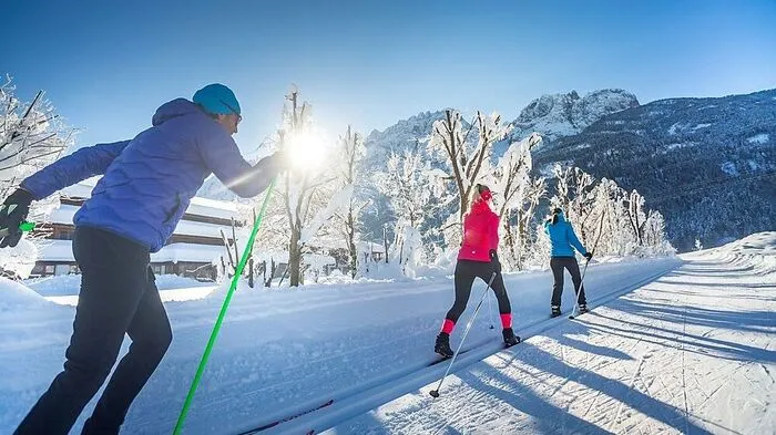 Die Langläufer können sich trotz Schneemangels die Latten anschnallen 
