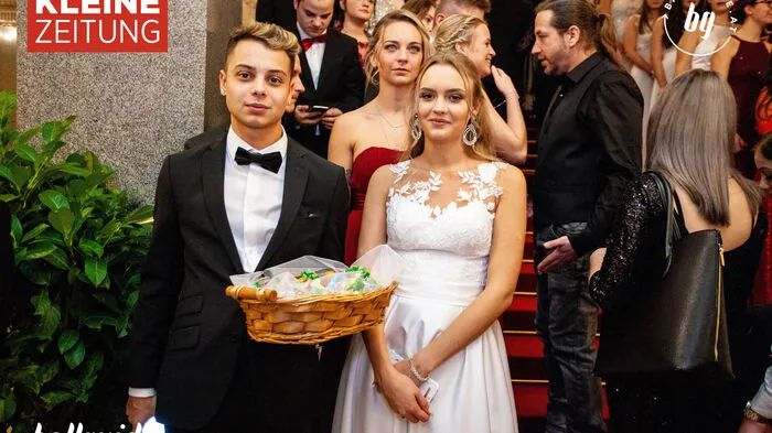 Am 03. November feierten die Maturanten des Borg Monsberger im Grazer Congress unter dem Motto "Walk of Fame - Heute sind wir die Stars", einern wunderbaren Maturaball.