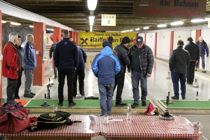 Unter den 56 Eisstockschützen unter anderen gesehen: Arnold Haider, Irmi Pöttler, Helmut Terkl, Gottwin Santner, Peter Glösl, Markus Strutz sowie Siegfried Radlacher.              