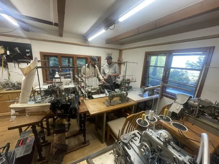 Im Atelier in Urscha, wo die steirische Jeans produziert wird