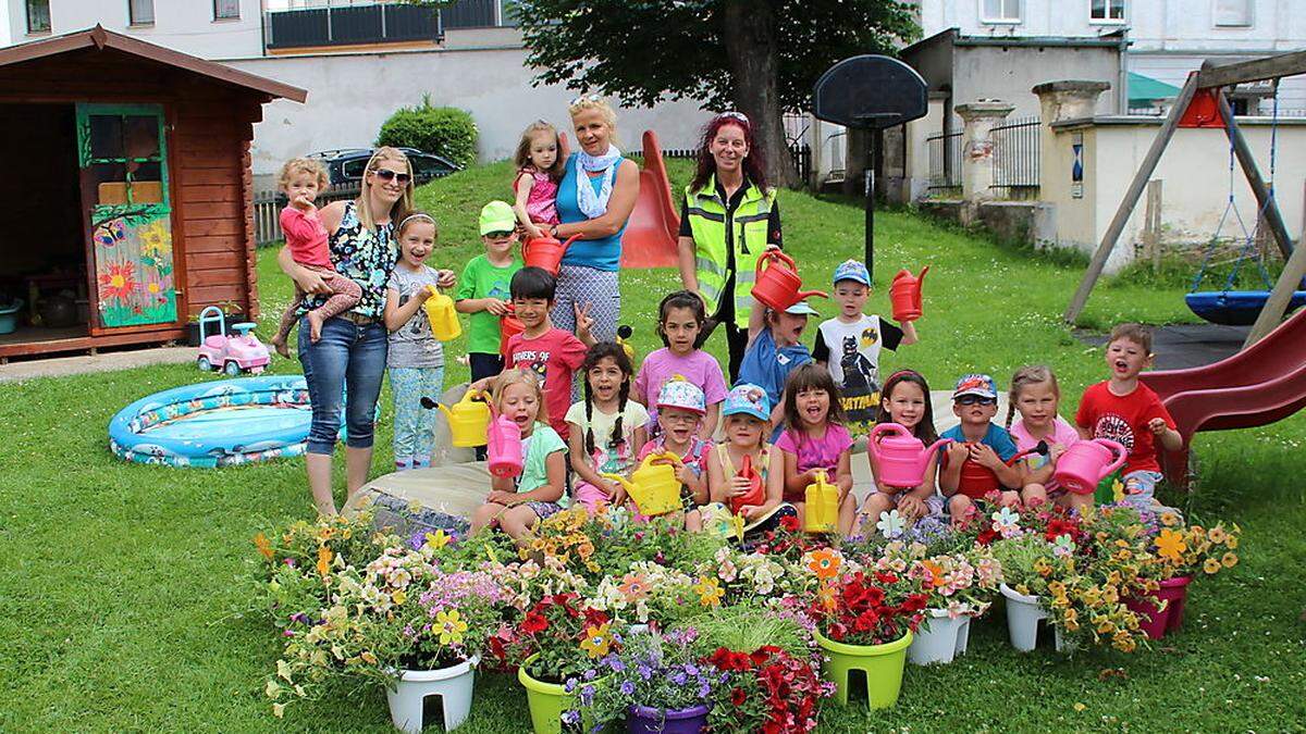 In Vordernberg lernt man schon im Kindergarten den richtigen Umgang mit Blumen und Gemüse 