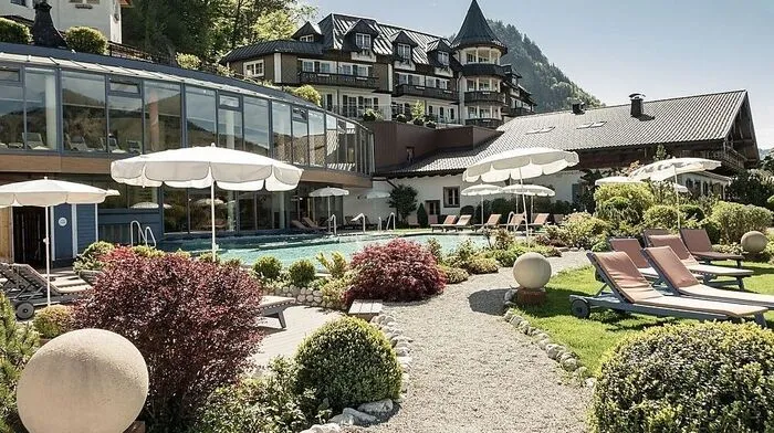 Die Ebners sind Tourismus-Pioniere. Sie bauten einen Swimmingpool neben den Fuschlsee, als die Einheimischen sie dafür noch für absonderlich hielten. Sie dachten über die Wintersaison nach, als die Konkurrenz sich noch mit Gästen für die warmen Tage des Jahres begnügte. Und dann kam das Golfen.