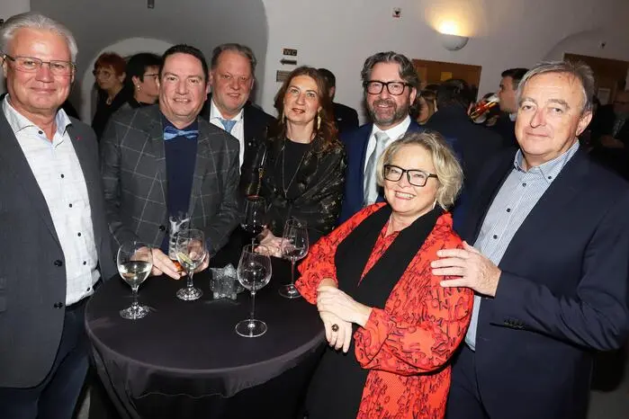 Gesehen wurden besonderen Gäste: Justizministerin a.D. Claudia Bandion-Ortner und Sloweniens Innenminister Aleš Zalar, Bezirkshauptfrau Claudia Egger (St. Veit), Otto Hoffmann, Bürgermeister Martin Treffner und Kulturstadtrat Herwig Engl.