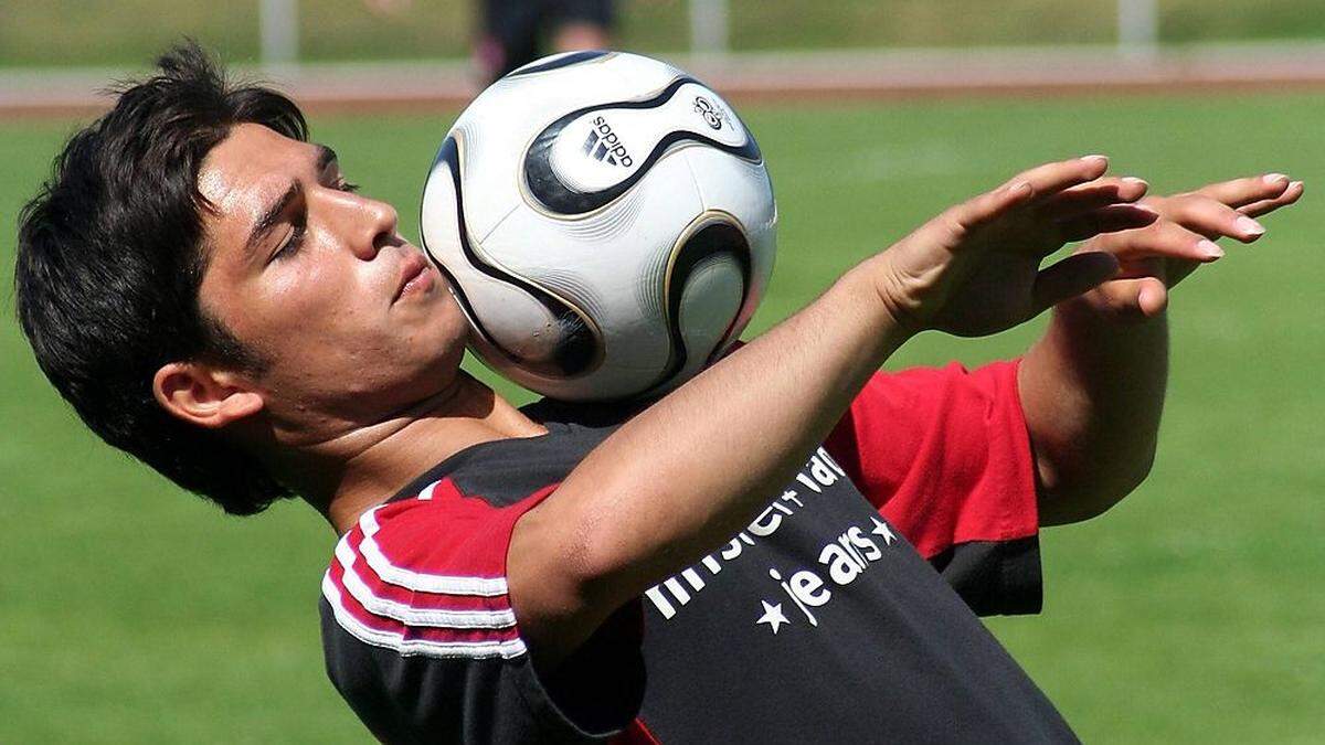 Der Türke Sezer Öztürk im Nürnberg-Dress