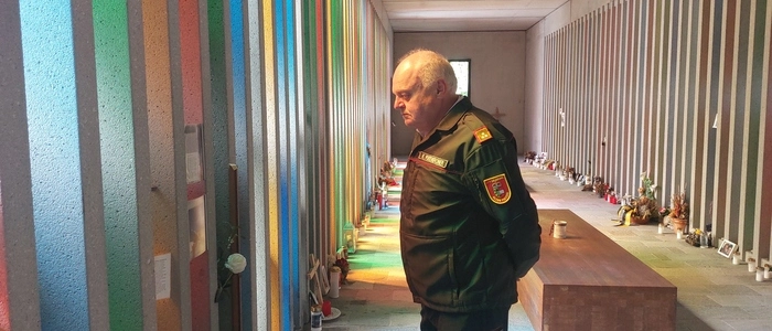 Klaus Portenkirchner an der Erinnerungsstätte in Kaprun