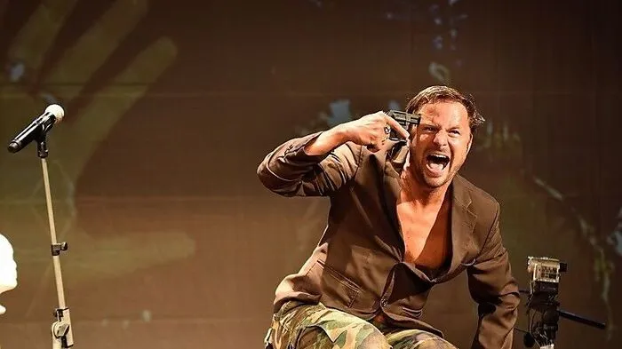 Philipp Hochmair bringt seinen "Werther" auf die Burg Taggenbrunn