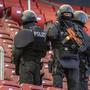 Die deutsche Polizei übt Anti-Terror-Einsätze im Stadion 