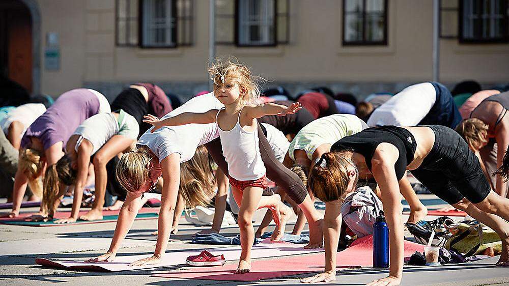 Auch heuer wieder: Yogapicknick am Mariahilferplatz 
