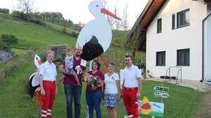 Das Rote Kreuz St. Peter am Ottersbach mit der glücklichen Familie