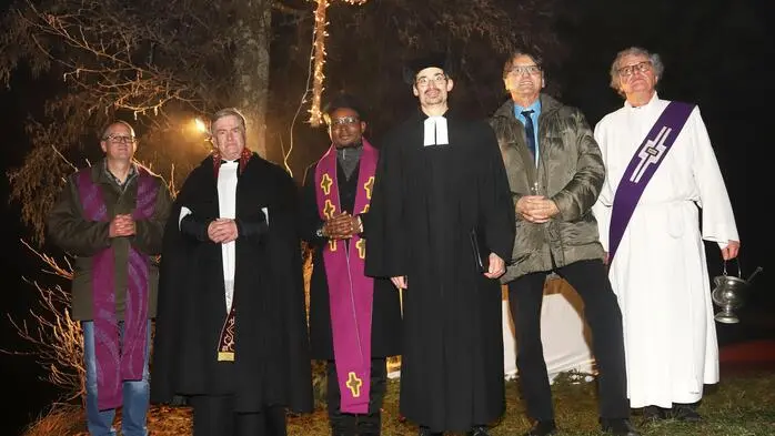 Am Foto von links: Robert Wurzer, Erich Aichholzer, Dieudonné Mavudila Bunda, Max Reisínger, Franz Pfister und Joachim Gsodam.





