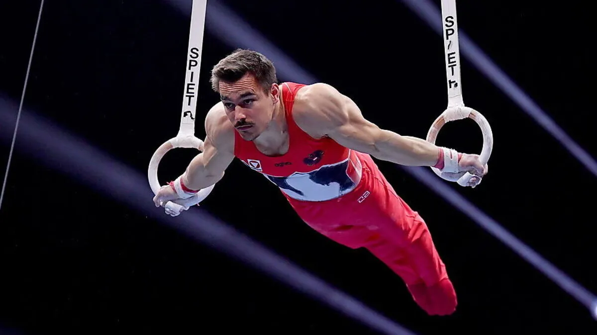 Vinzenz Höck an den Ringen