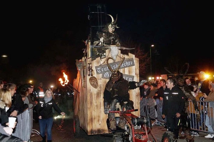 ...veranstaltete seinen sechsten Perchtenlauf in Ottendorf an der Rittschein.