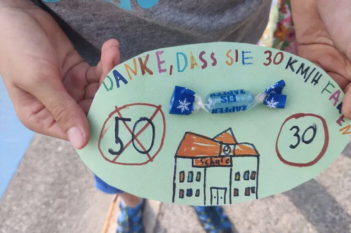 Jetzt wünschen sich die Kinder des Grazer Kinderparlaments und Schülerinnen und Schüler der Waldorfschule Tempo 30 zurück.