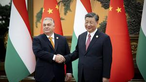 Viktor Orban (l.) und Xi Jinping in Peking im Jahr 2023 