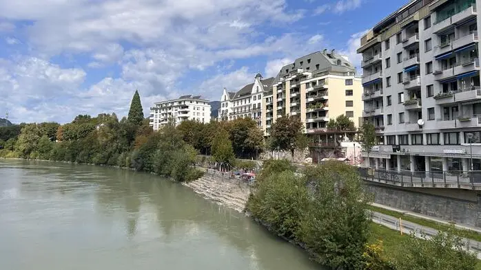 Blick auf die Draulände in Villach mit seinen Hochhäusern