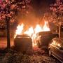 Zwei Fahrzeuge standen in der Nacht von Mittwoch auf Donnerstag am Weizer Bahnhof in Brand