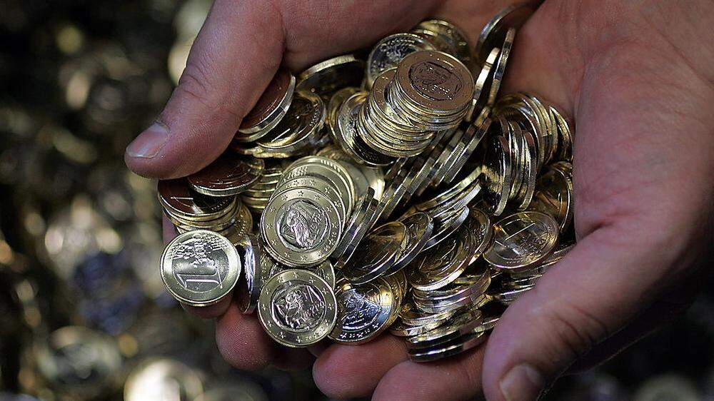 Eine Wildonerin zweigte über Jahre hinweg Münzgeld von in Summe 40.000 Euro aus Milchautomaten ab