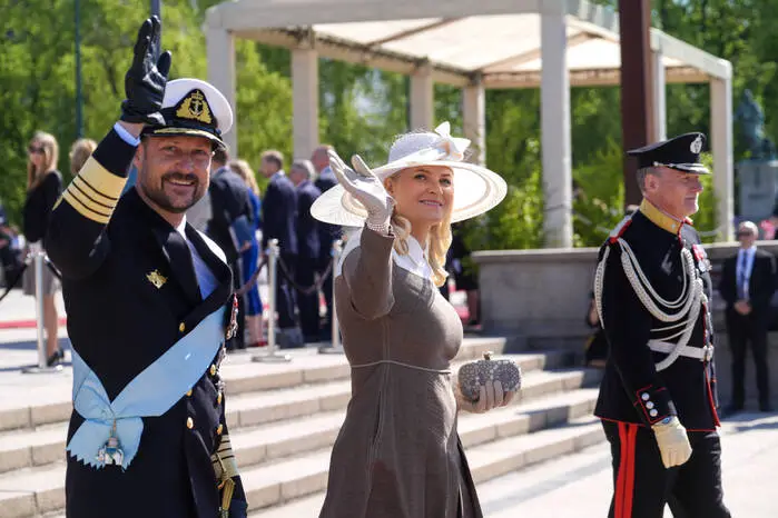 Haakon und Mette-Marit am Hafen in Oslo