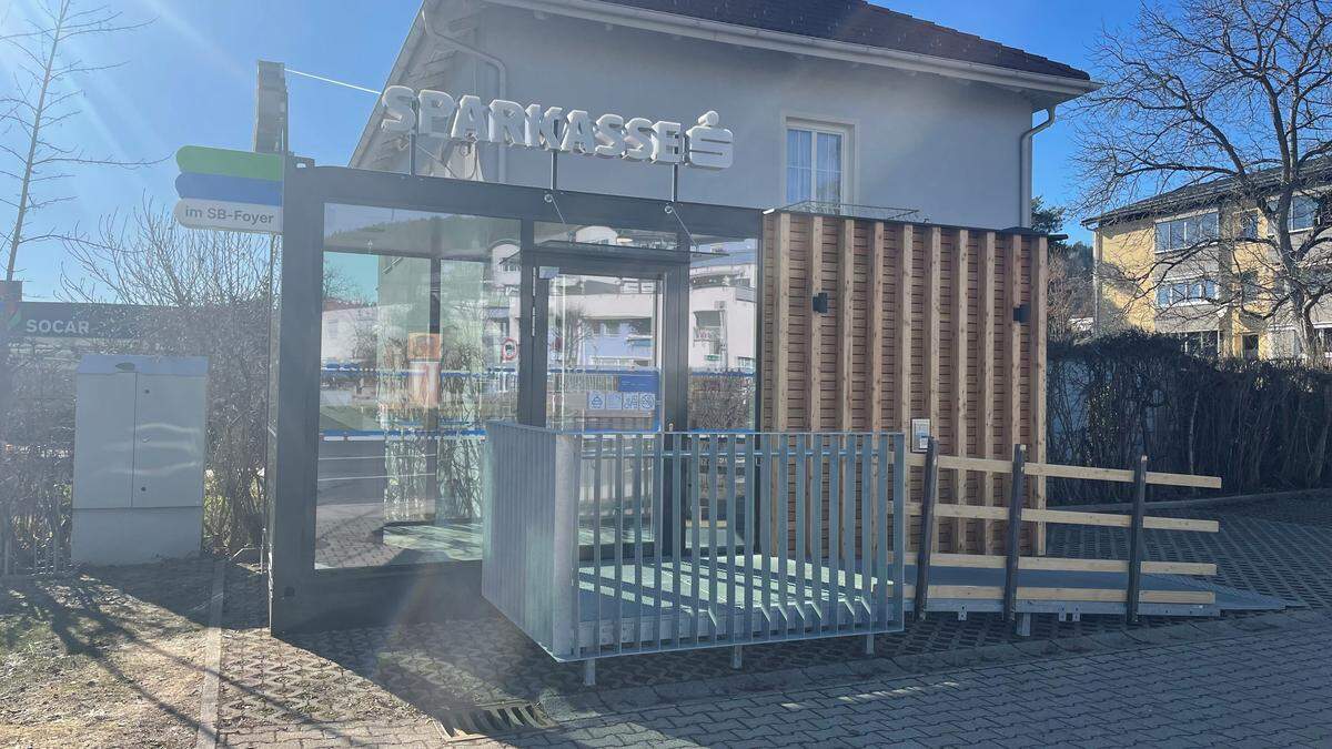 Würfeln ohne Risiko: Die Kärntner Sparkasse eröffnete in Krumpendorf ihren ersten SB-Cube.