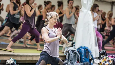 Yoga auf der Blumeninsel