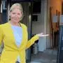 Bettina Grieshofer vor ihrem Hotel in Bad Aussee