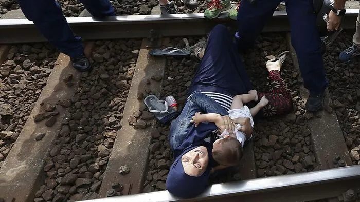 Verzweifelte Flüchtlinge in Bicske