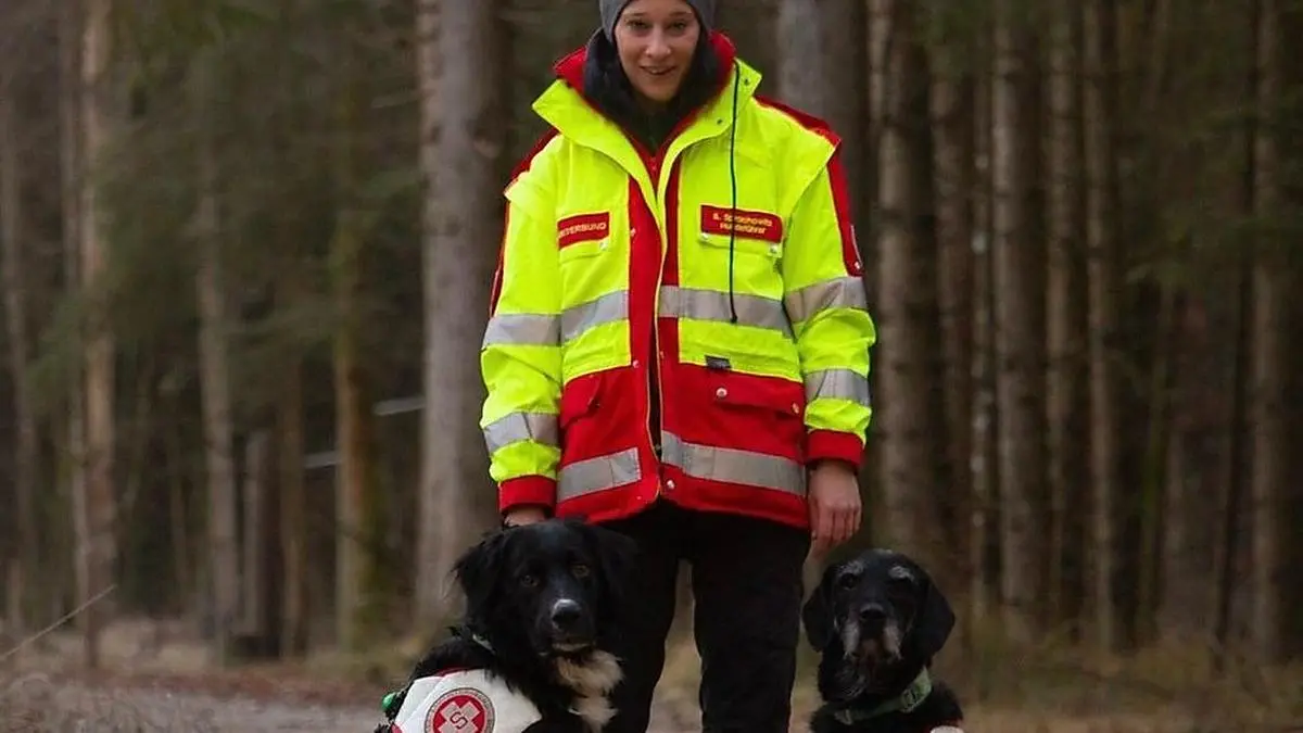 Bernadette Sprachowitz aus Ludmannsdorf mit ihren beiden Hunden 